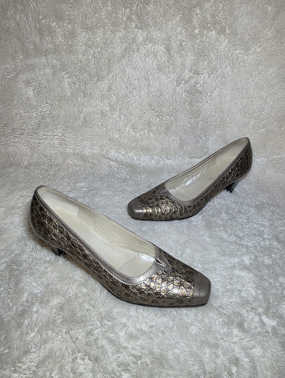 Roberto Capucci Italian Bronze Croc Leather Cap Toe Pumps Heels 9.5 AAAA NWOT